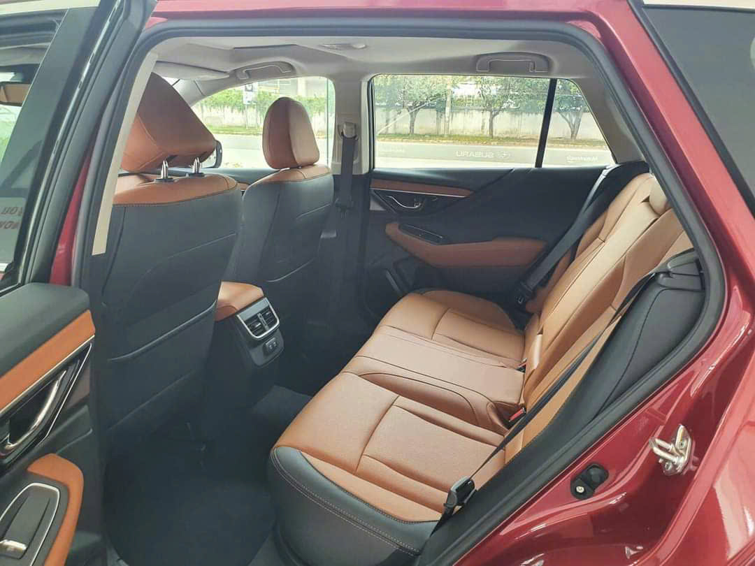 Subaru Outback hàng ghế sau rộng rãi